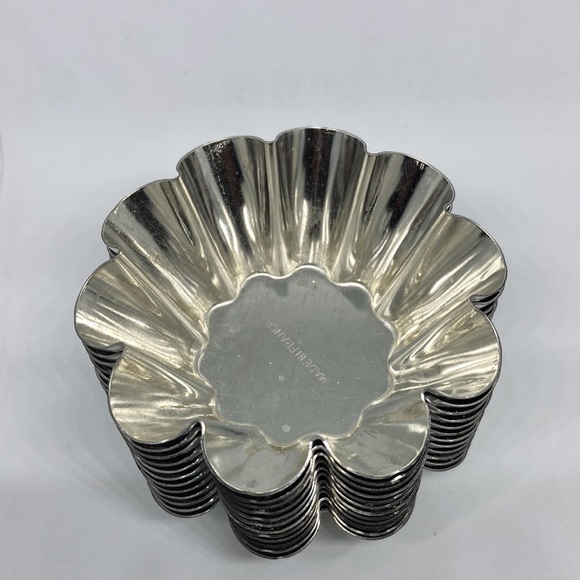 12 Silver Cupcake/Egg Tart Reusable Liners - Picture 3 of 9